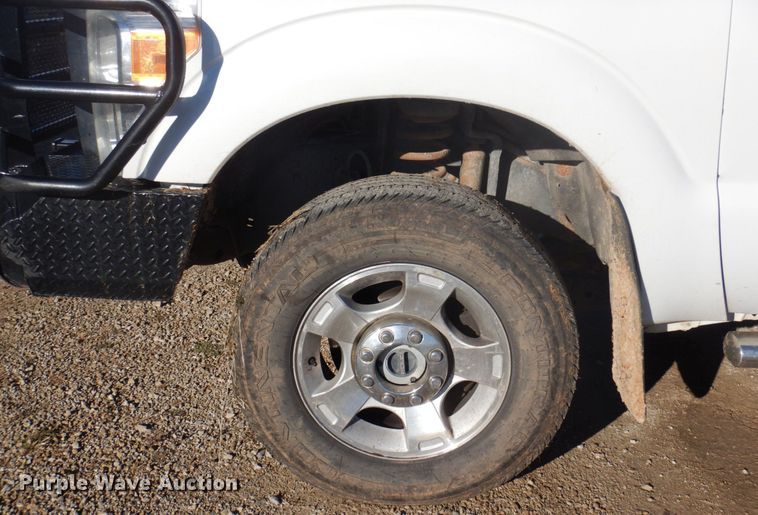 image for item MW9323 2013 Ford F350 Super Duty XLT  Crew Cab pickup truck