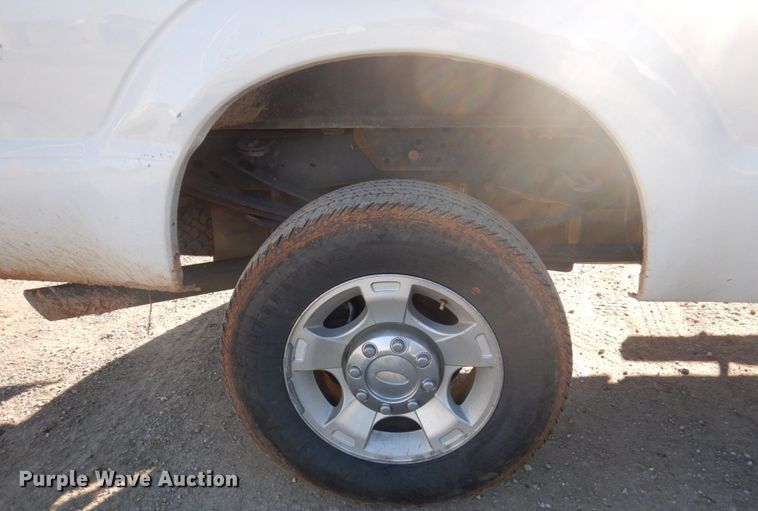 image for item MW9323 2013 Ford F350 Super Duty XLT  Crew Cab pickup truck