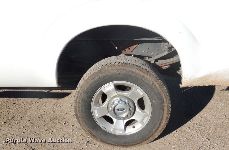 image for item MW9323 2013 Ford F350 Super Duty XLT  Crew Cab pickup truck