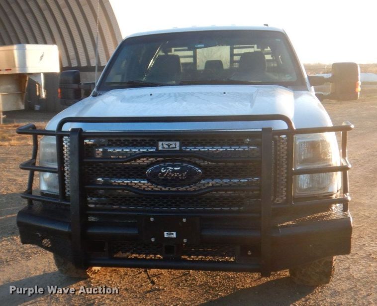 image for item MW9324 2011 Ford F350 Super Duty XLT  Crew Cab pickup truck