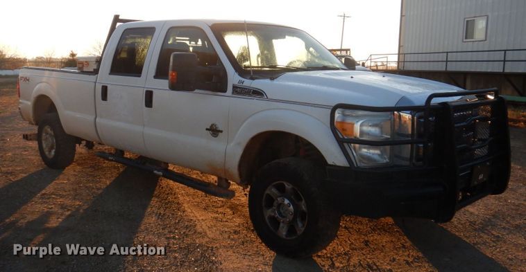 image for item MW9324 2011 Ford F350 Super Duty XLT  Crew Cab pickup truck