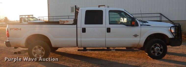 image for item MW9324 2011 Ford F350 Super Duty XLT  Crew Cab pickup truck