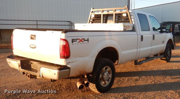 image for item MW9324 2011 Ford F350 Super Duty XLT  Crew Cab pickup truck