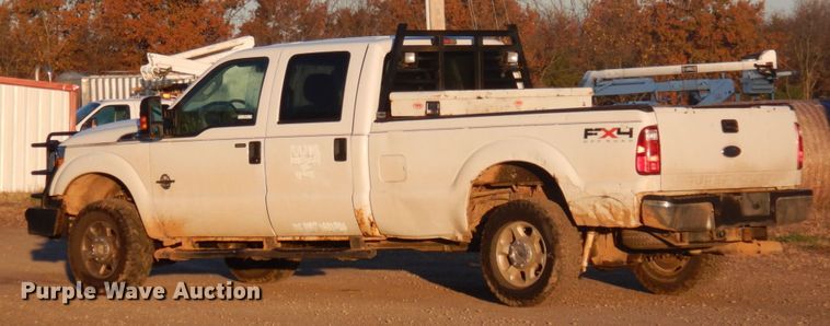 image for item MW9324 2011 Ford F350 Super Duty XLT  Crew Cab pickup truck