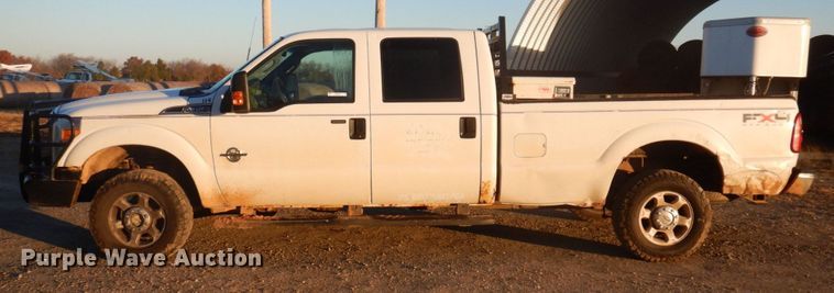 image for item MW9324 2011 Ford F350 Super Duty XLT  Crew Cab pickup truck