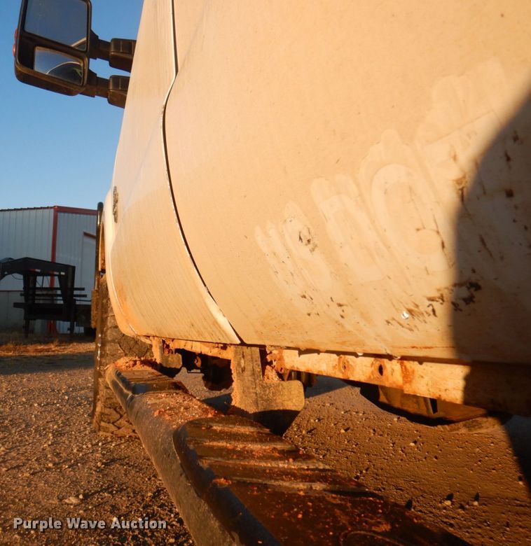 image for item MW9324 2011 Ford F350 Super Duty XLT  Crew Cab pickup truck