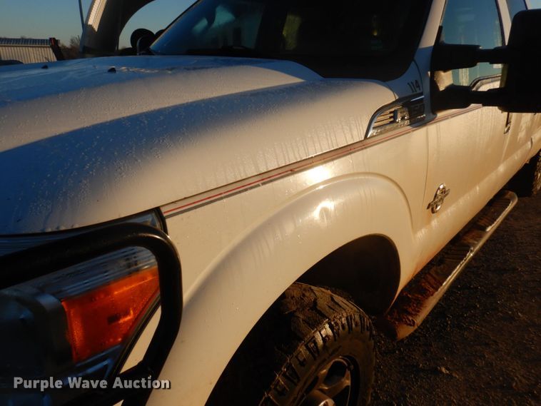 image for item MW9324 2011 Ford F350 Super Duty XLT  Crew Cab pickup truck