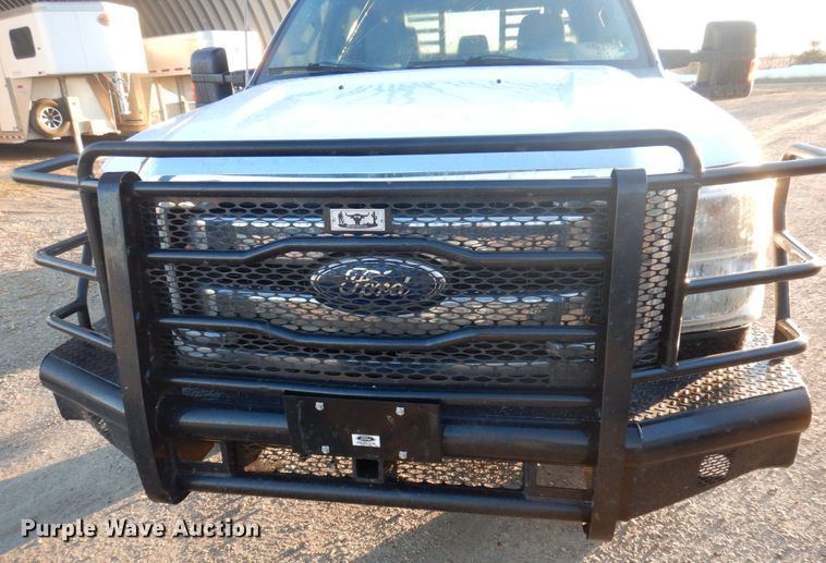 image for item MW9324 2011 Ford F350 Super Duty XLT  Crew Cab pickup truck