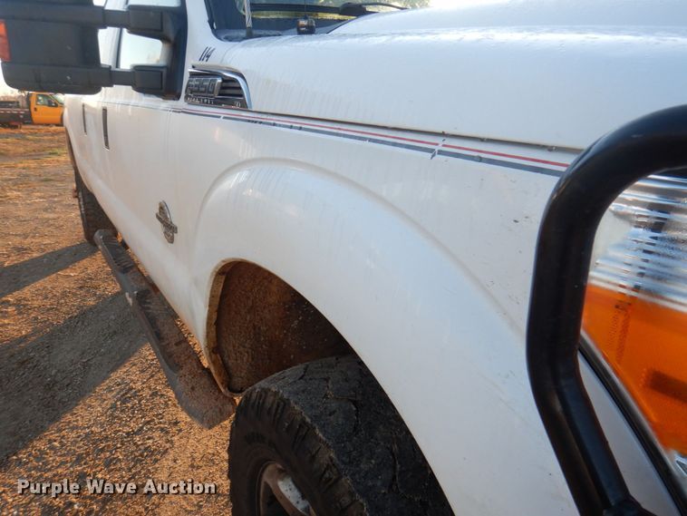 image for item MW9324 2011 Ford F350 Super Duty XLT  Crew Cab pickup truck