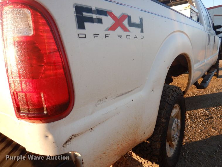 image for item MW9324 2011 Ford F350 Super Duty XLT  Crew Cab pickup truck