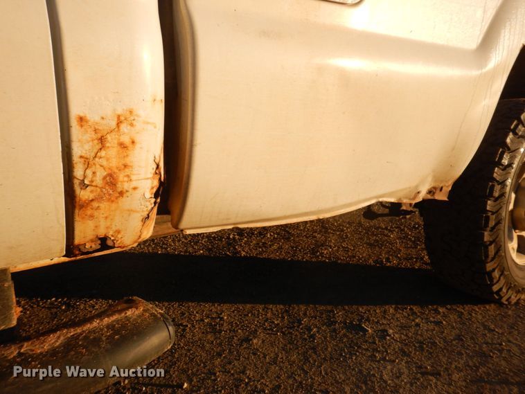 image for item MW9324 2011 Ford F350 Super Duty XLT  Crew Cab pickup truck