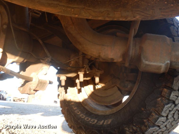 image for item MW9324 2011 Ford F350 Super Duty XLT  Crew Cab pickup truck