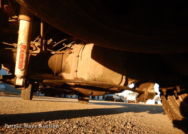 image for item MW9324 2011 Ford F350 Super Duty XLT  Crew Cab pickup truck