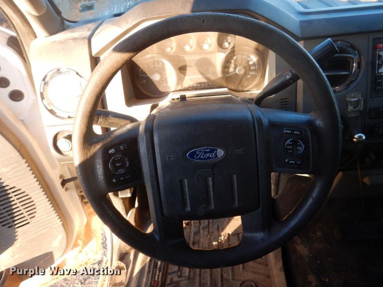 image for item MW9324 2011 Ford F350 Super Duty XLT  Crew Cab pickup truck