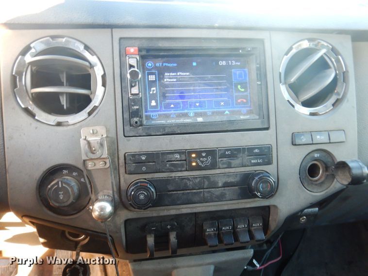 image for item MW9324 2011 Ford F350 Super Duty XLT  Crew Cab pickup truck