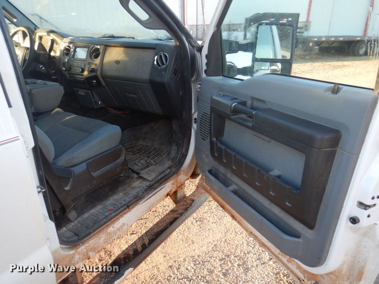 image for item MW9324 2011 Ford F350 Super Duty XLT  Crew Cab pickup truck