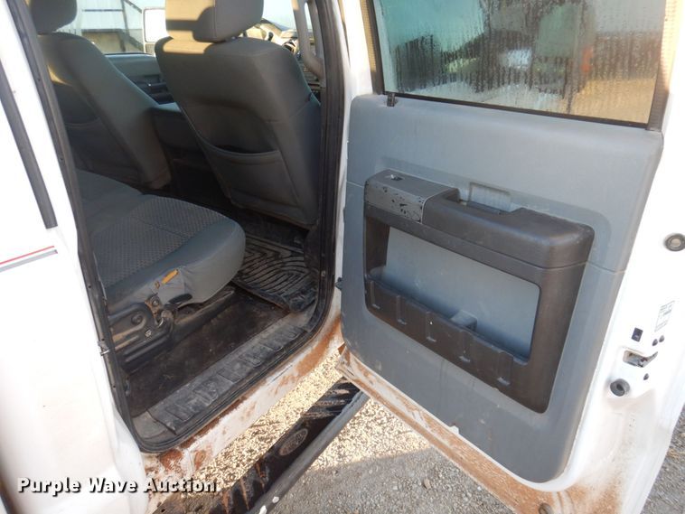 image for item MW9324 2011 Ford F350 Super Duty XLT  Crew Cab pickup truck