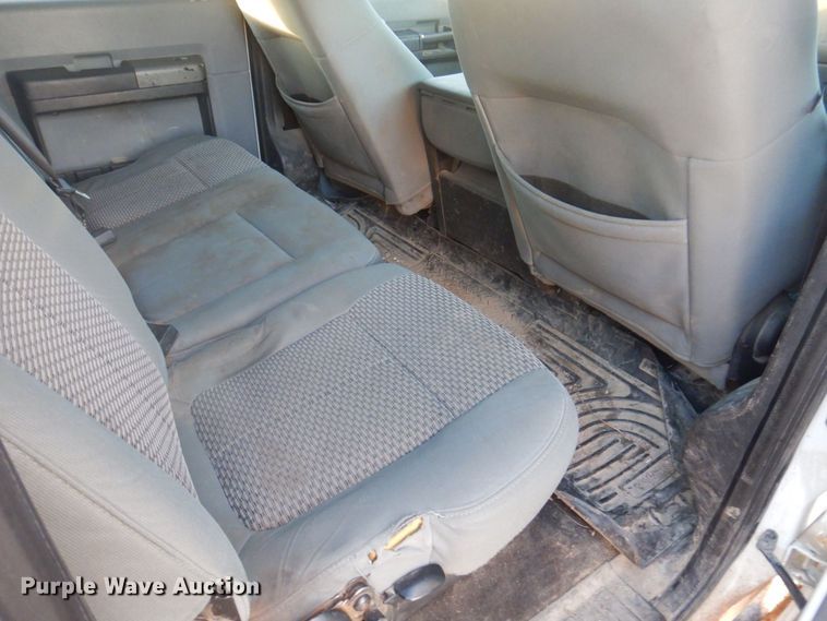 image for item MW9324 2011 Ford F350 Super Duty XLT  Crew Cab pickup truck