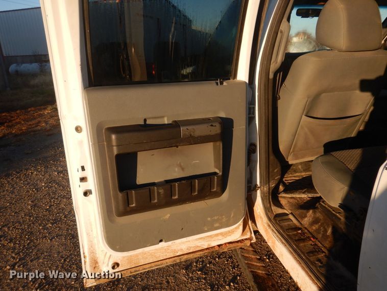 image for item MW9324 2011 Ford F350 Super Duty XLT  Crew Cab pickup truck