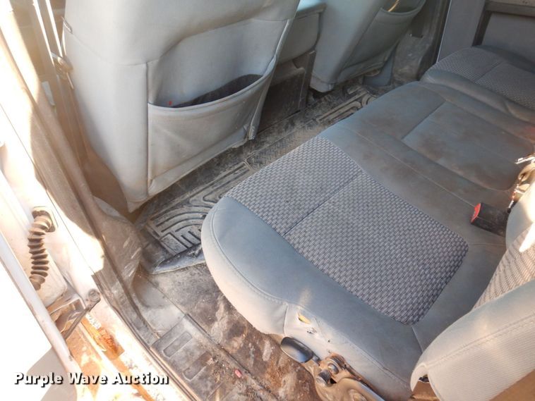 image for item MW9324 2011 Ford F350 Super Duty XLT  Crew Cab pickup truck