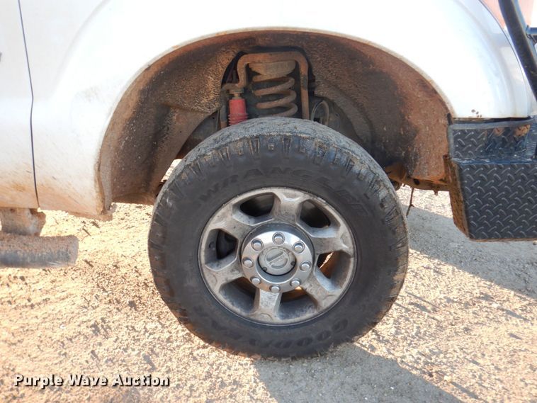 image for item MW9324 2011 Ford F350 Super Duty XLT  Crew Cab pickup truck