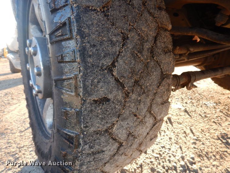 image for item MW9324 2011 Ford F350 Super Duty XLT  Crew Cab pickup truck