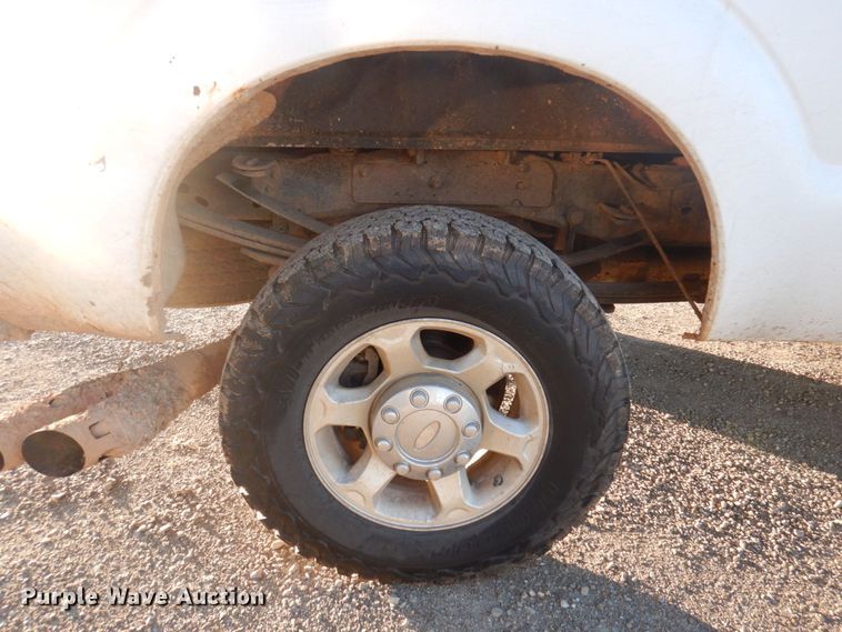 image for item MW9324 2011 Ford F350 Super Duty XLT  Crew Cab pickup truck