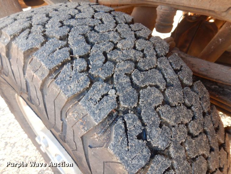 image for item MW9324 2011 Ford F350 Super Duty XLT  Crew Cab pickup truck