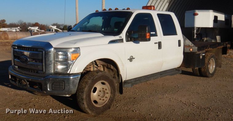 image for item MW9326 2013 Ford F350 Super Duty XLT  Crew Cab flatbed pickup truck