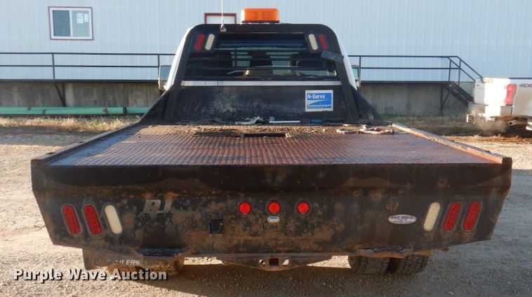 image for item MW9326 2013 Ford F350 Super Duty XLT  Crew Cab flatbed pickup truck