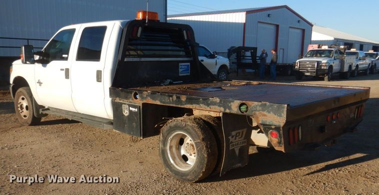 image for item MW9326 2013 Ford F350 Super Duty XLT  Crew Cab flatbed pickup truck
