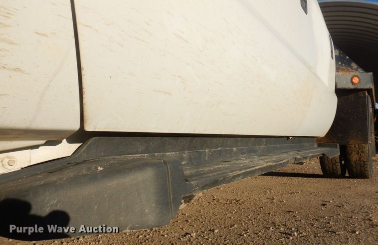 image for item MW9326 2013 Ford F350 Super Duty XLT  Crew Cab flatbed pickup truck