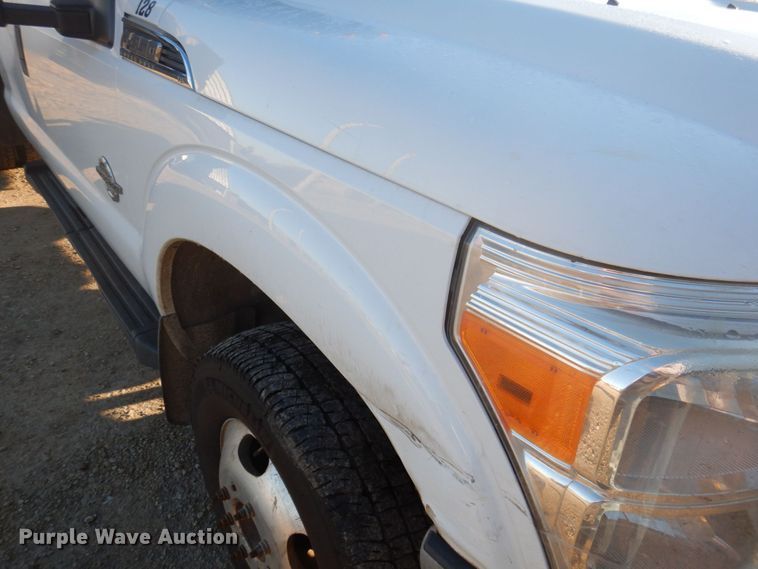 image for item MW9326 2013 Ford F350 Super Duty XLT  Crew Cab flatbed pickup truck