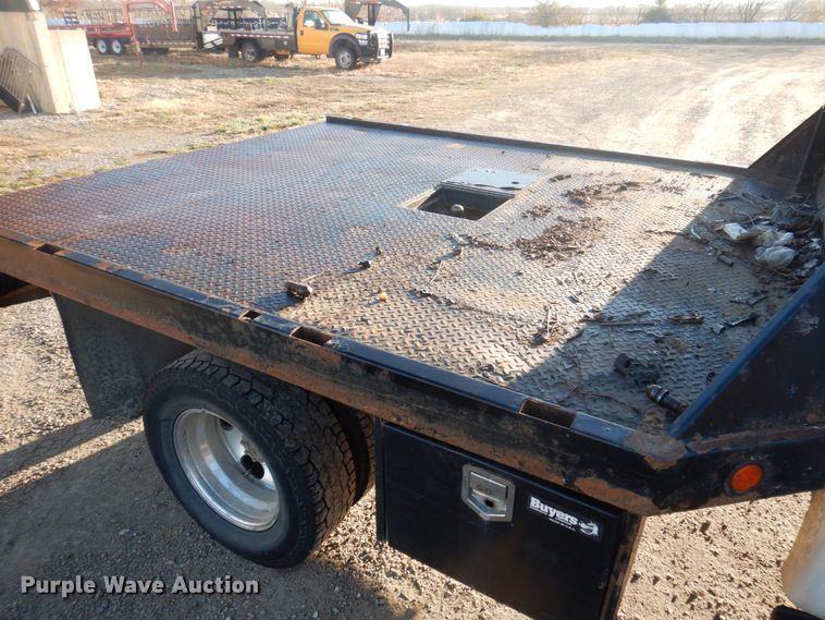 image for item MW9326 2013 Ford F350 Super Duty XLT  Crew Cab flatbed pickup truck
