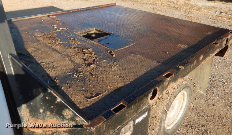 image for item MW9326 2013 Ford F350 Super Duty XLT  Crew Cab flatbed pickup truck