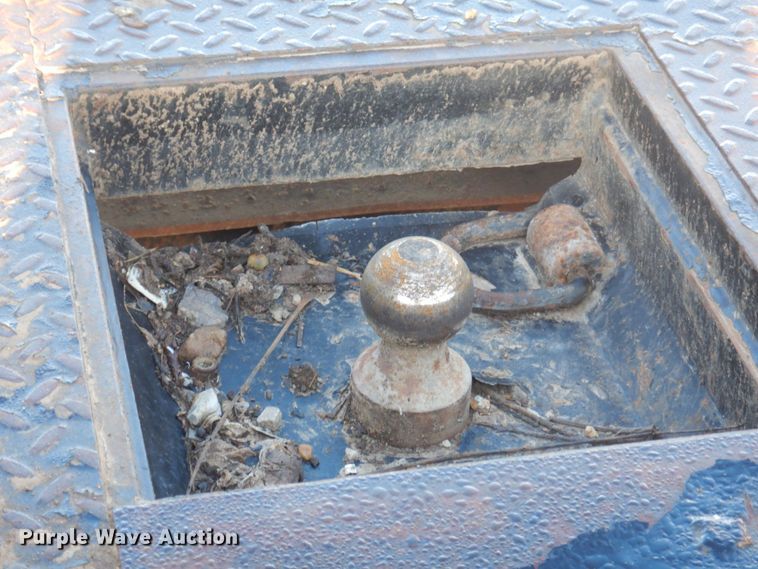 image for item MW9326 2013 Ford F350 Super Duty XLT  Crew Cab flatbed pickup truck