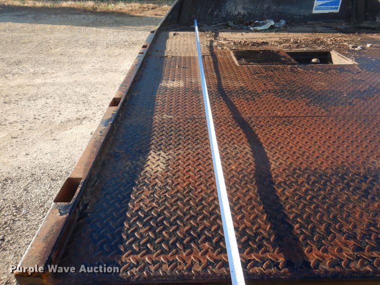 image for item MW9326 2013 Ford F350 Super Duty XLT  Crew Cab flatbed pickup truck