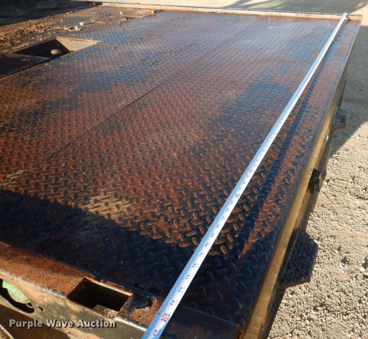 image for item MW9326 2013 Ford F350 Super Duty XLT  Crew Cab flatbed pickup truck