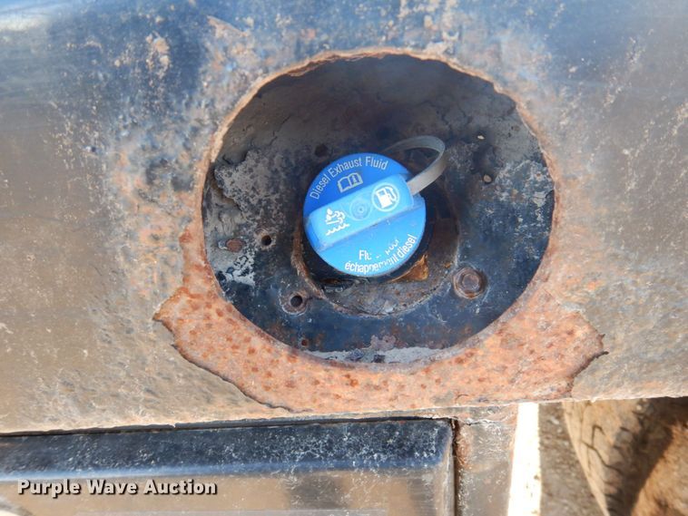 image for item MW9326 2013 Ford F350 Super Duty XLT  Crew Cab flatbed pickup truck