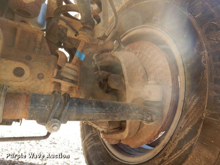 image for item MW9326 2013 Ford F350 Super Duty XLT  Crew Cab flatbed pickup truck