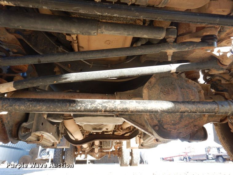 image for item MW9326 2013 Ford F350 Super Duty XLT  Crew Cab flatbed pickup truck