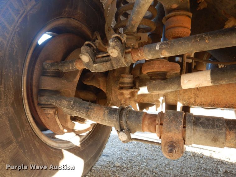 image for item MW9326 2013 Ford F350 Super Duty XLT  Crew Cab flatbed pickup truck