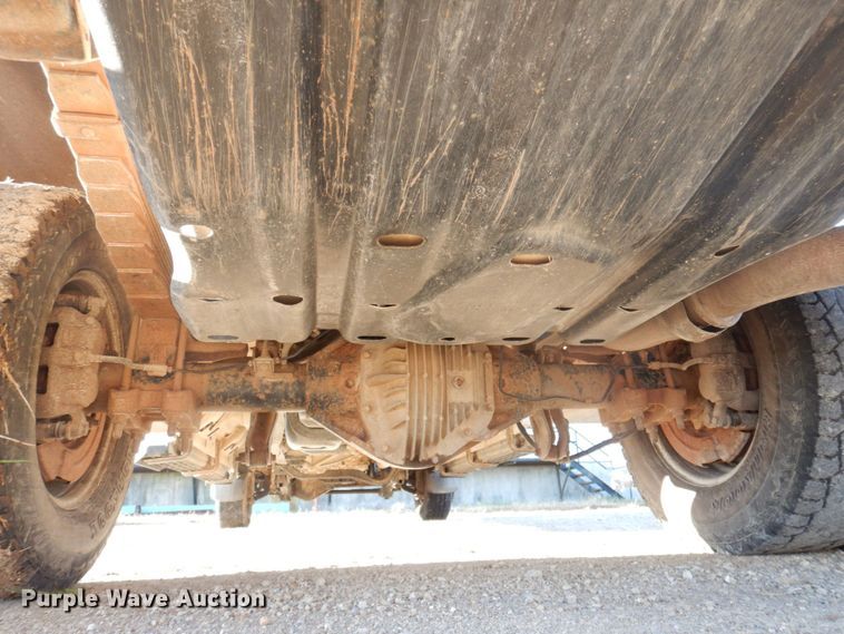 image for item MW9326 2013 Ford F350 Super Duty XLT  Crew Cab flatbed pickup truck