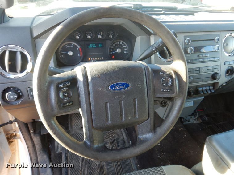 image for item MW9326 2013 Ford F350 Super Duty XLT  Crew Cab flatbed pickup truck