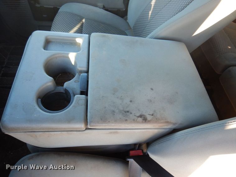 image for item MW9326 2013 Ford F350 Super Duty XLT  Crew Cab flatbed pickup truck