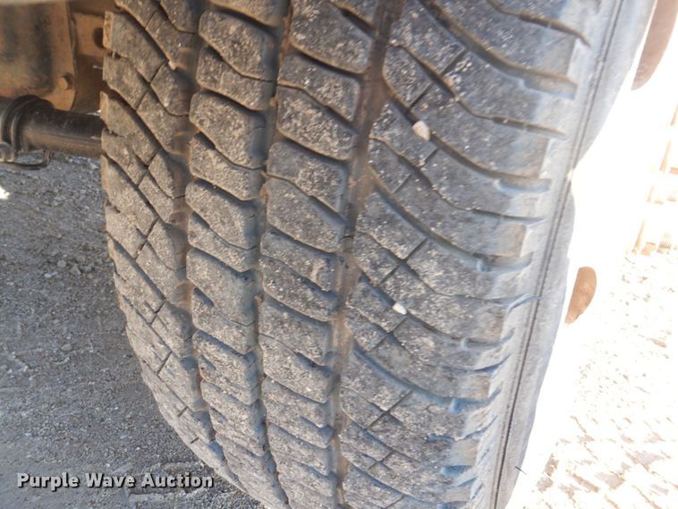 image for item MW9326 2013 Ford F350 Super Duty XLT  Crew Cab flatbed pickup truck