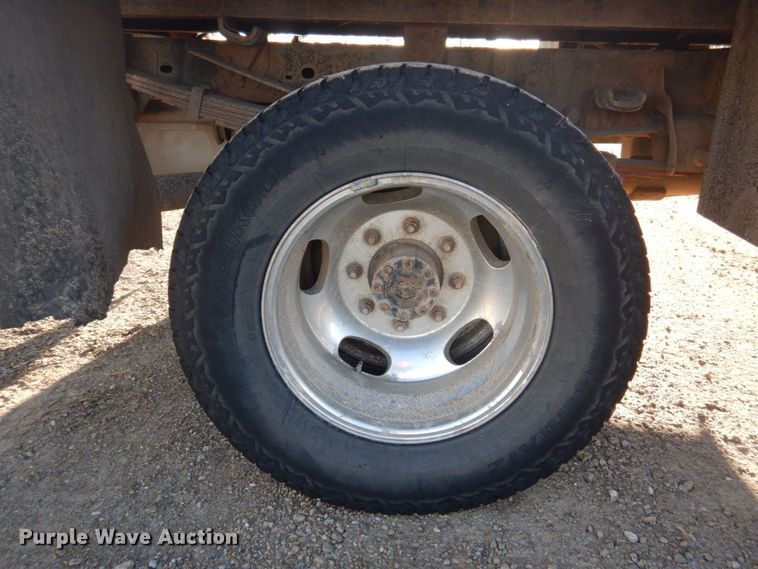 image for item MW9326 2013 Ford F350 Super Duty XLT  Crew Cab flatbed pickup truck