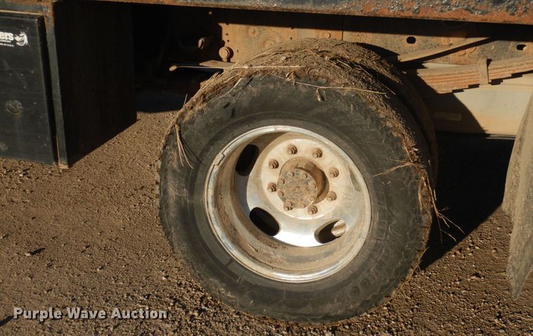 image for item MW9326 2013 Ford F350 Super Duty XLT  Crew Cab flatbed pickup truck