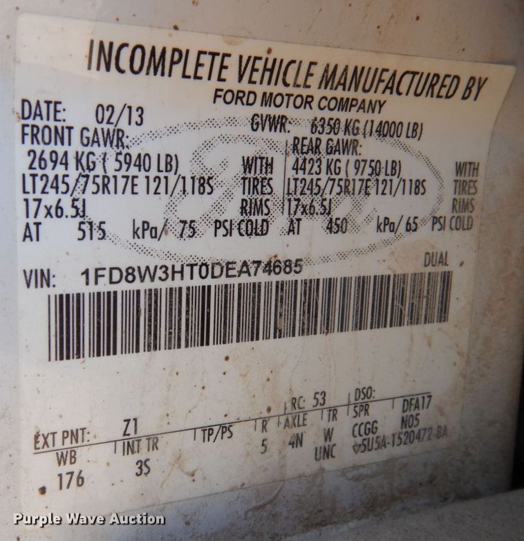 image for item MW9326 2013 Ford F350 Super Duty XLT  Crew Cab flatbed pickup truck