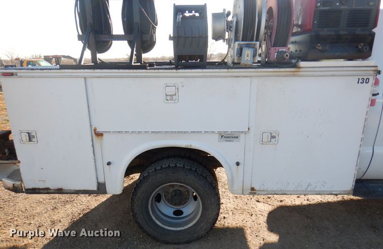 image for item MW9327 2008 Ford F350 Super Duty XLT  utility bed pickup truck